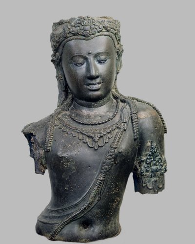 Lebensgroßes Bild von Bodhisattva Padmapani, aus Chaiya, Thailand, 775 n. Chr. von Srivijaya